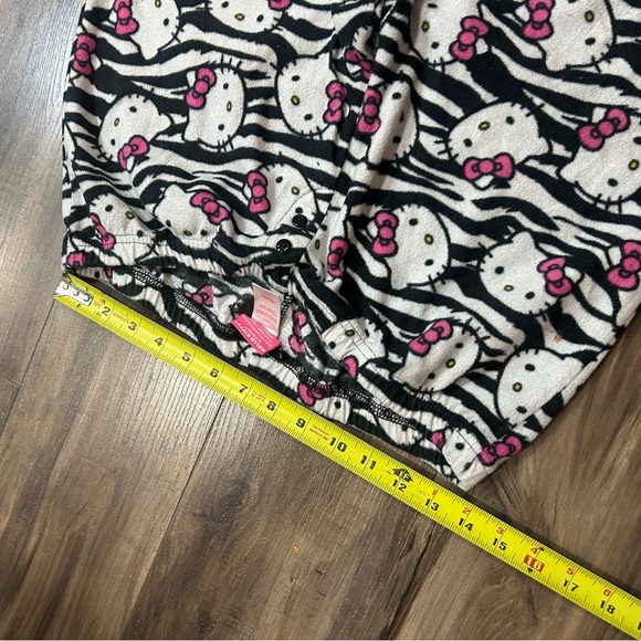 Hello Kitty Zebra Print & Pink Pajama Bottoms - Picture 5 of 5